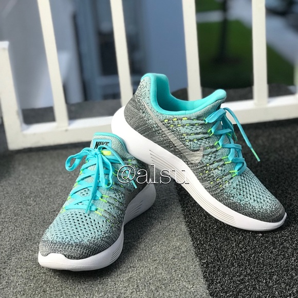 NWT Nike LunarEpic Low Fl 2G Metallic Silver W - Picture 3 of 8